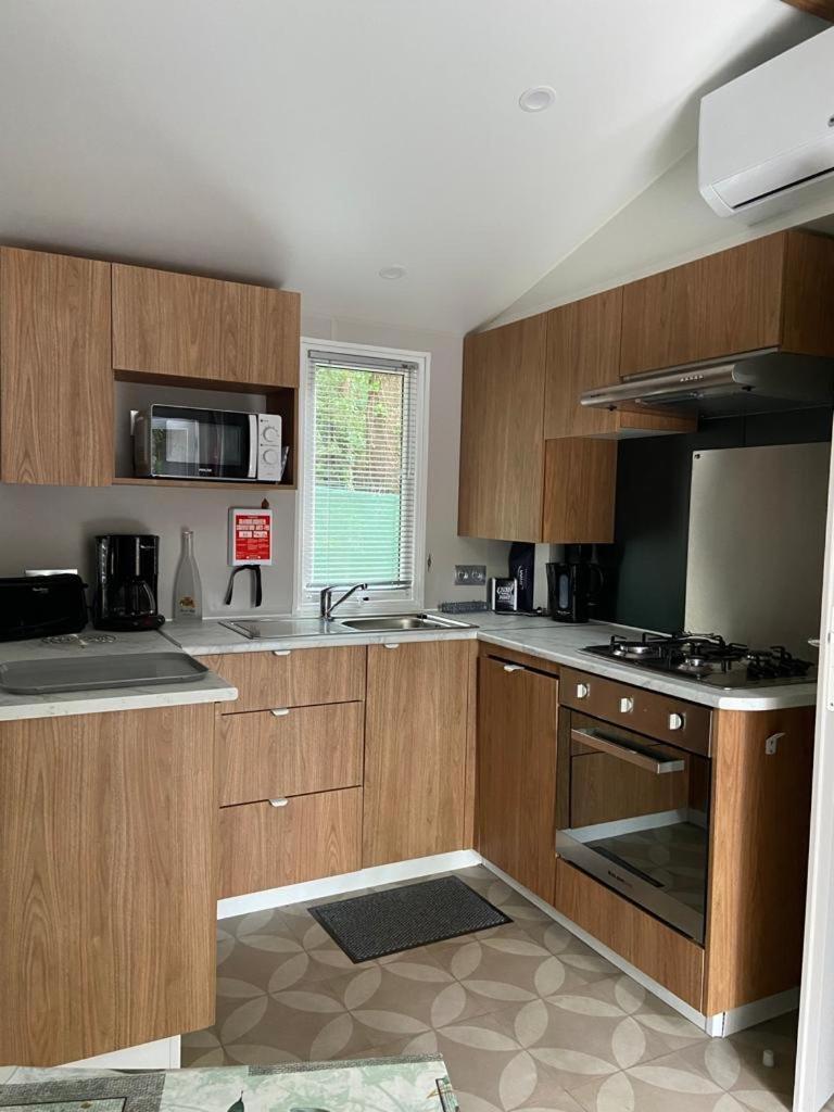 Mobil Home Aventura 6-8 Personnes Tout Confort Сен-Бревен-ле-Пен Экстерьер фото